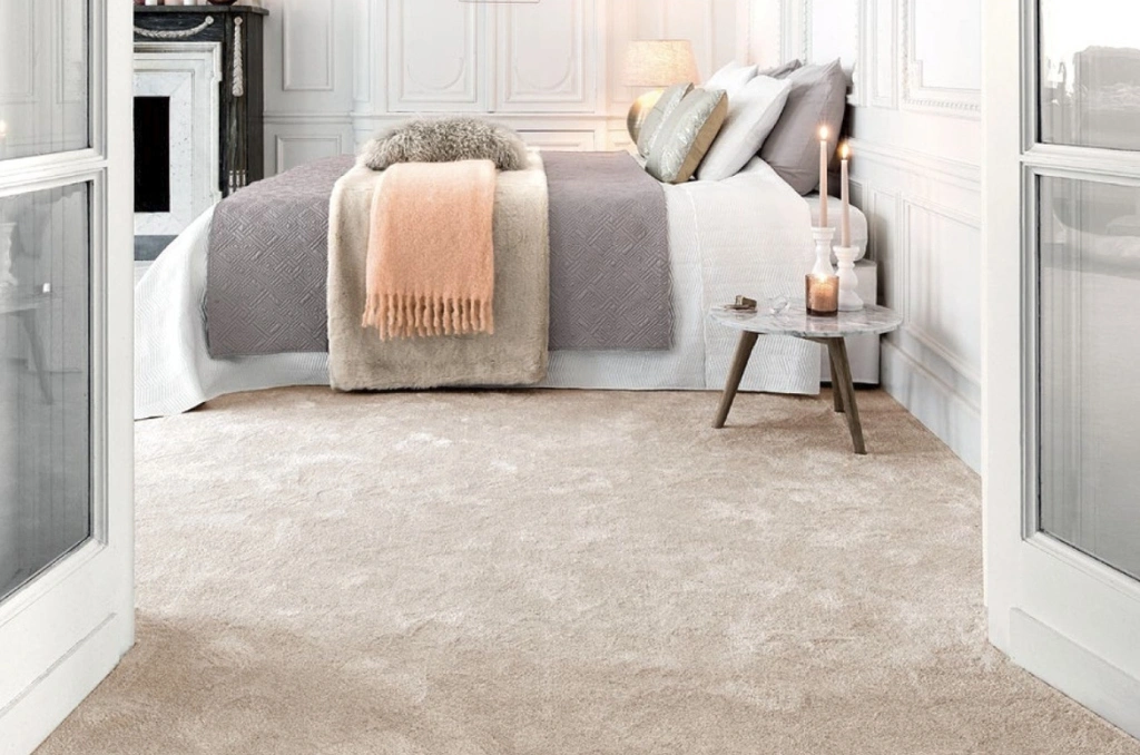 Tapis sur mesure beige chambre